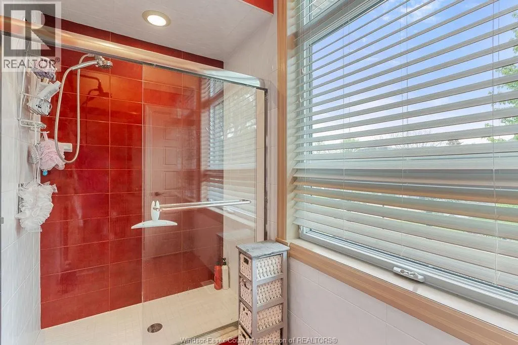 1120 Deerview