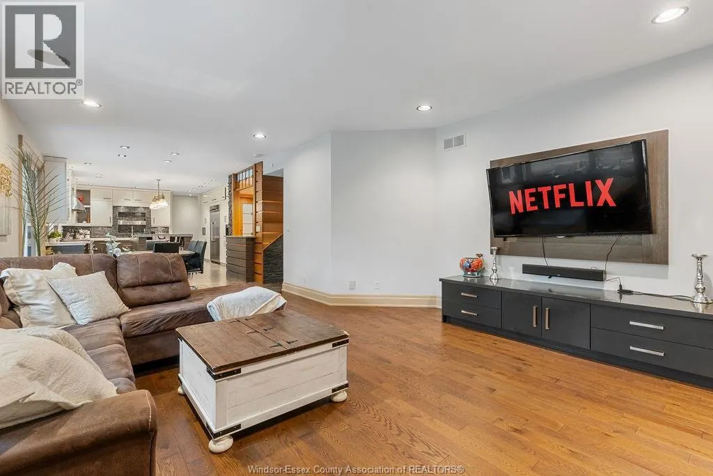 1120 Deerview