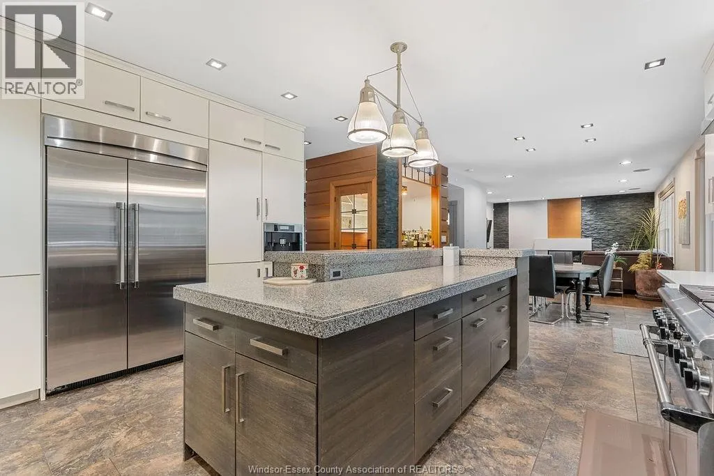 1120 Deerview
