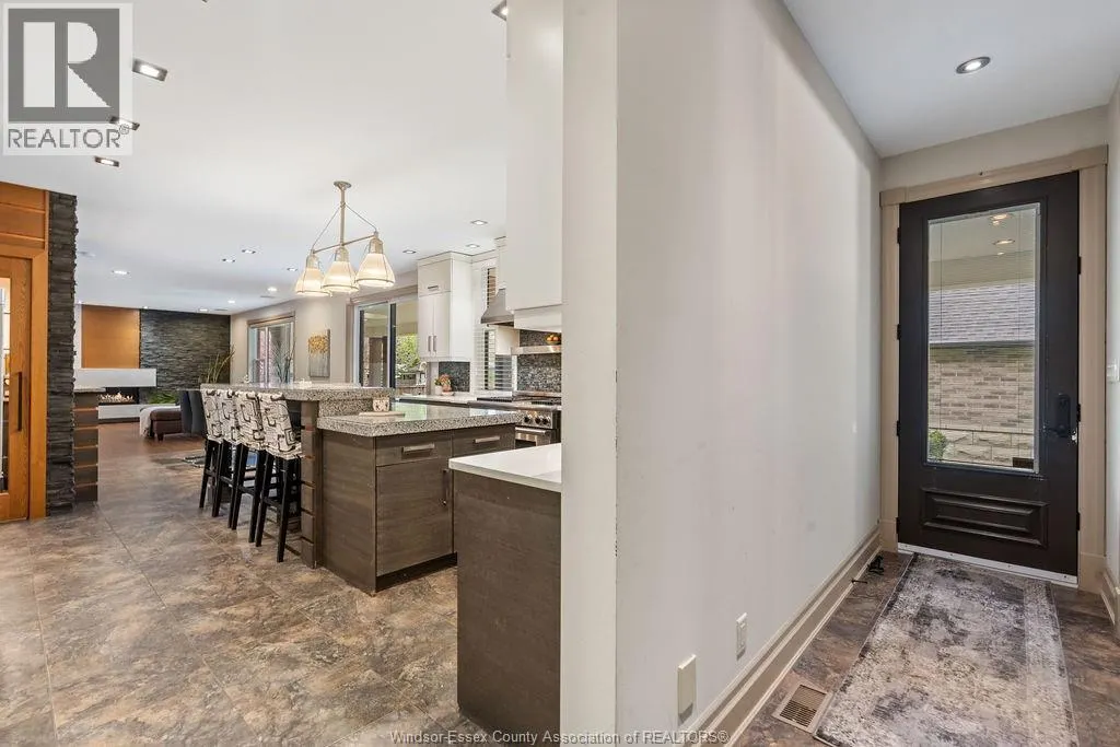 1120 Deerview