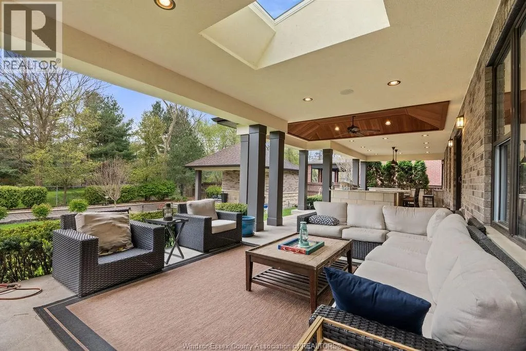 1120 Deerview