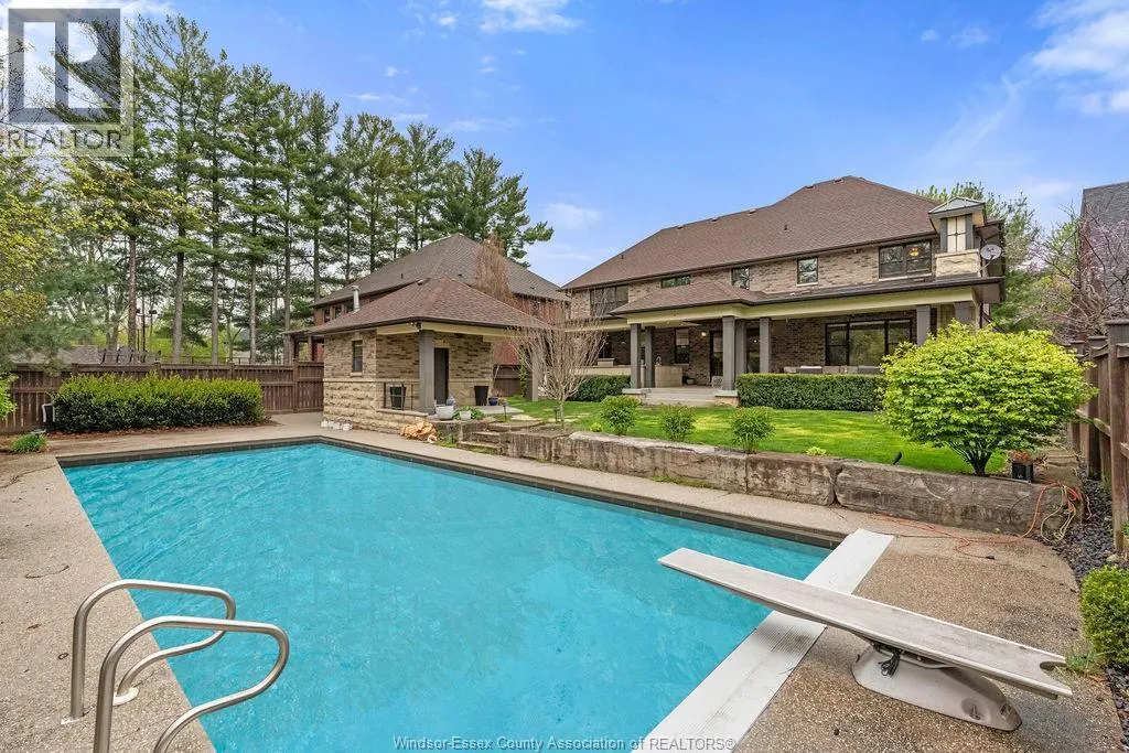 1120 Deerview