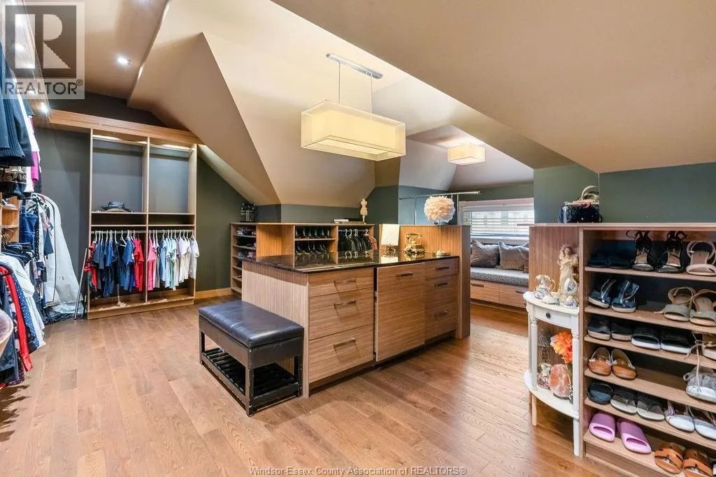 1120 Deerview