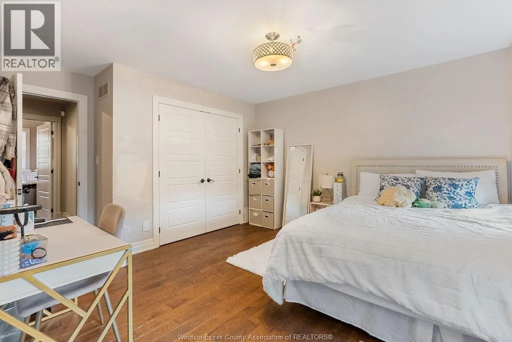 1120 Deerview