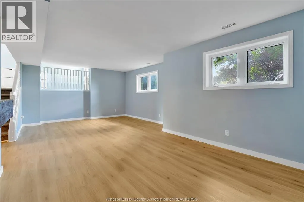 125 QUEEN STREET South