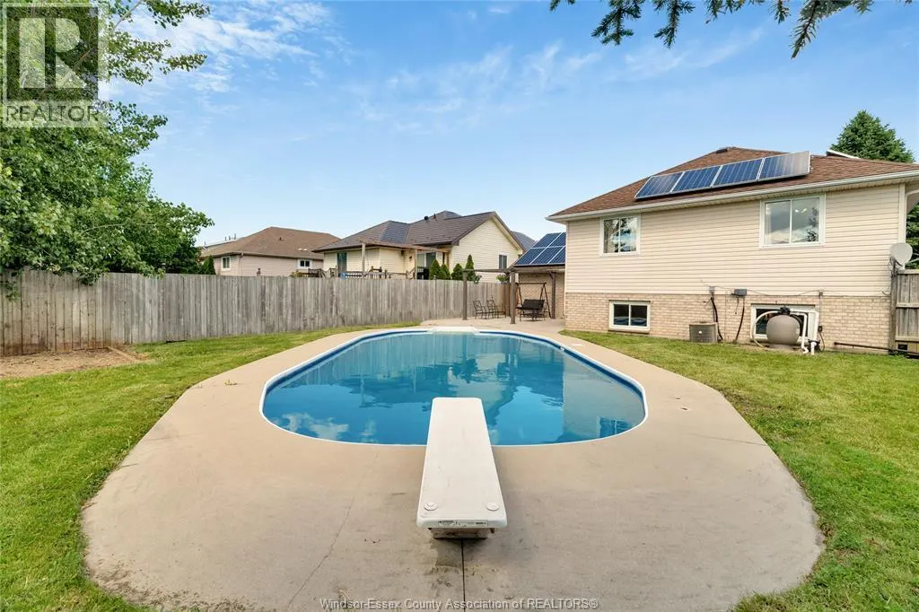 125 QUEEN STREET South