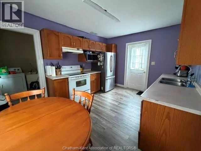 303 Wellington STREET West