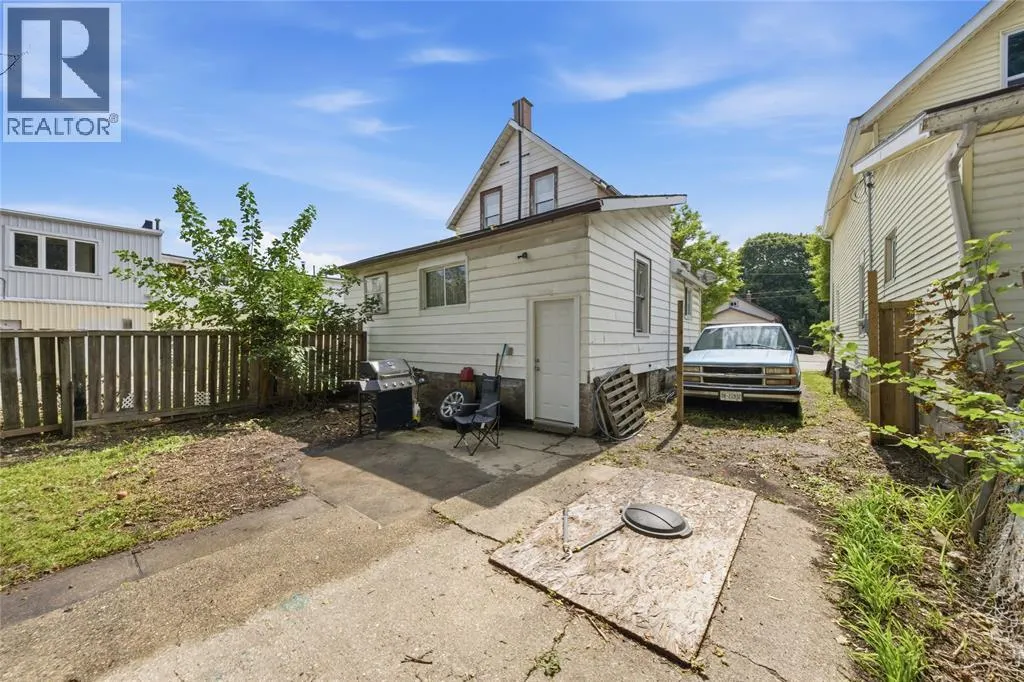266 Devine STREET