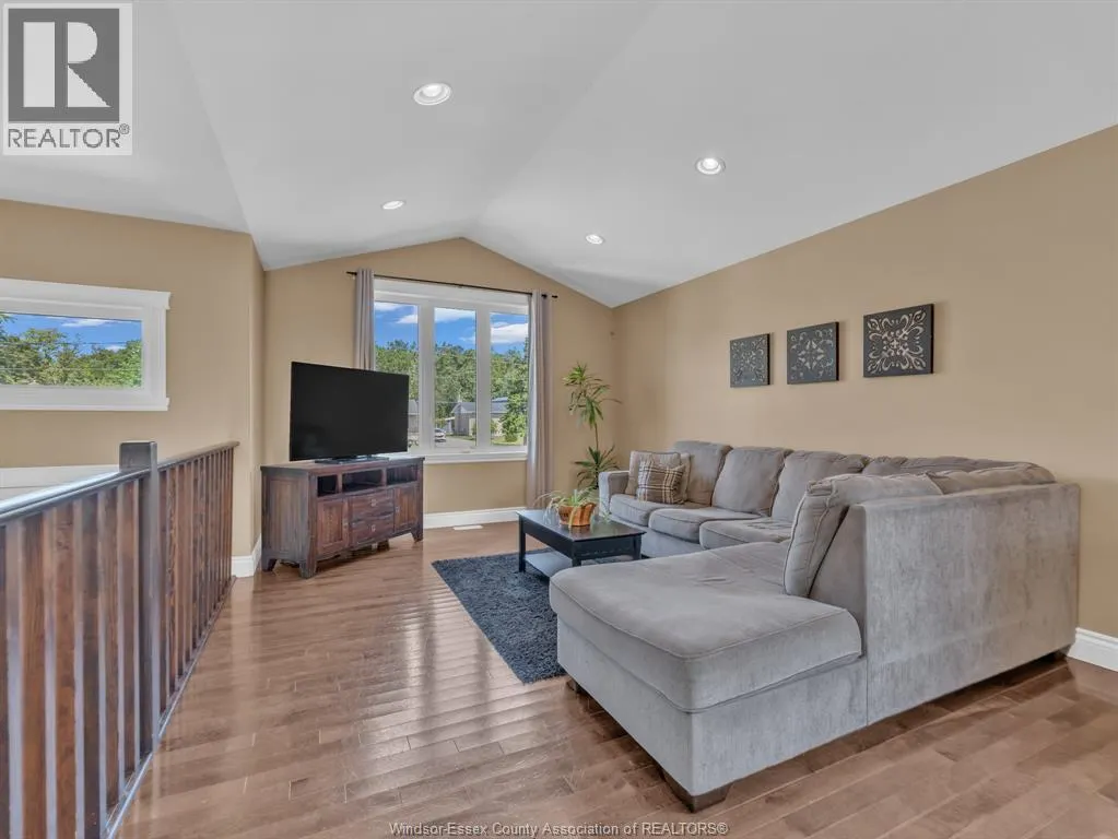 8401 MIDDLE Sideroad
