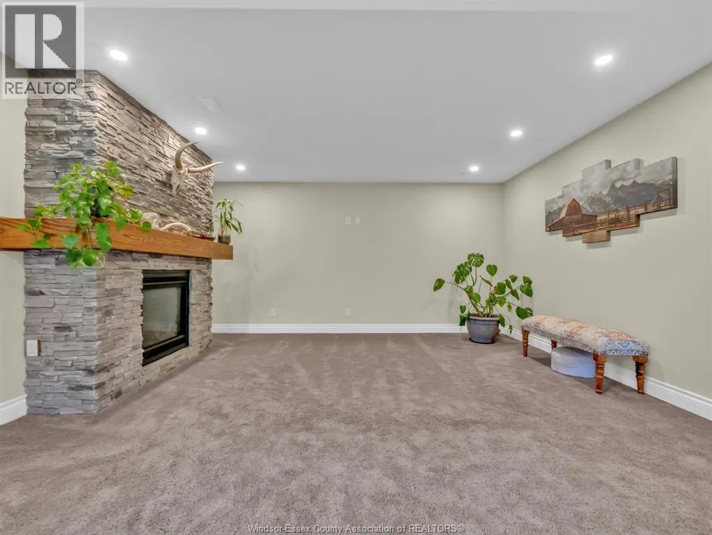 8401 MIDDLE Sideroad