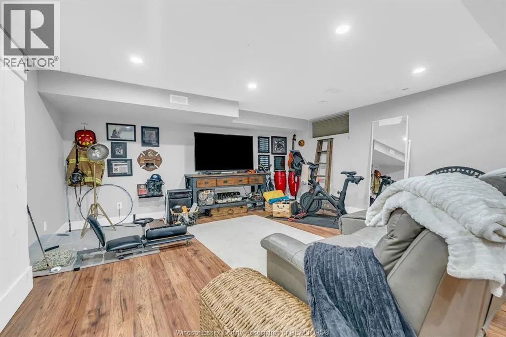 62 Fairway CRESCENT