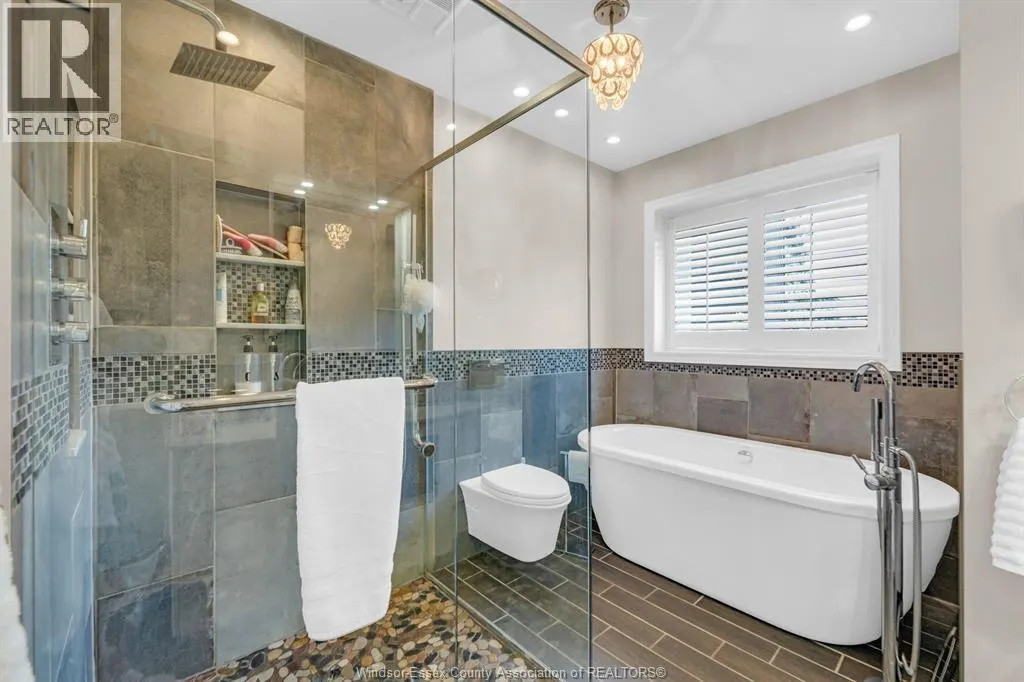 62 Fairway CRESCENT