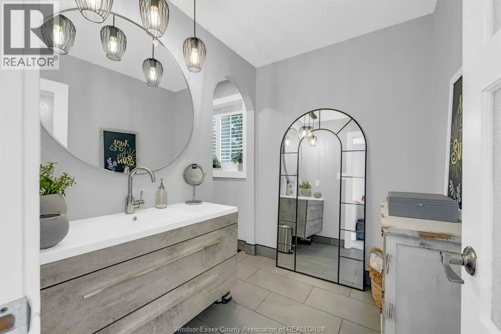 62 Fairway CRESCENT