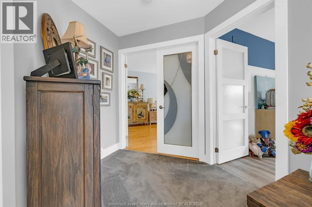 62 Fairway CRESCENT