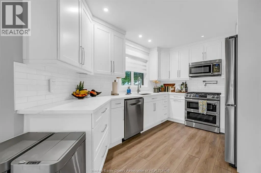 62 Fairway CRESCENT
