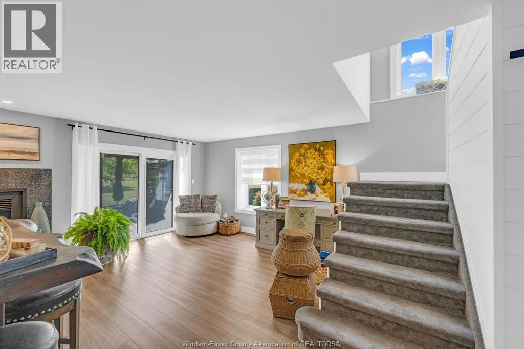 62 Fairway CRESCENT