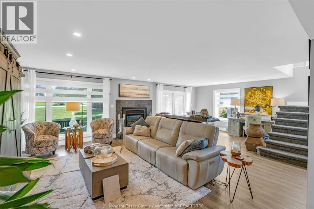 62 Fairway CRESCENT