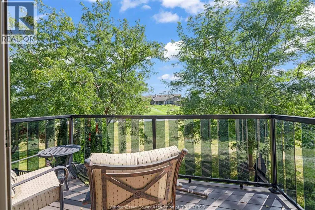 62 Fairway CRESCENT