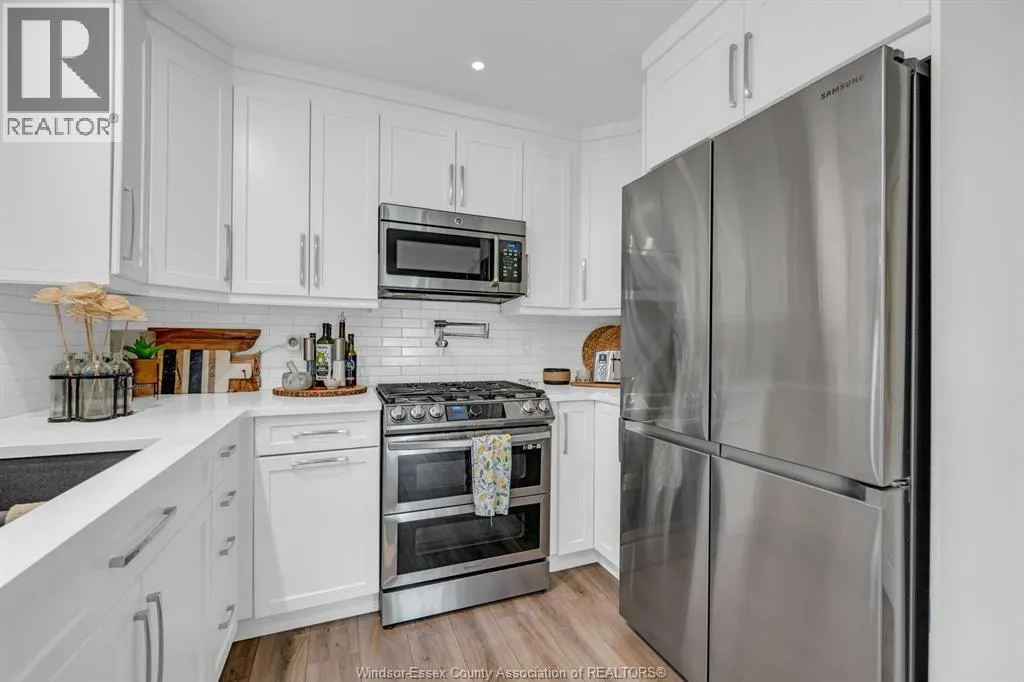 62 Fairway CRESCENT
