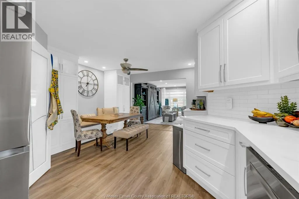 62 Fairway CRESCENT