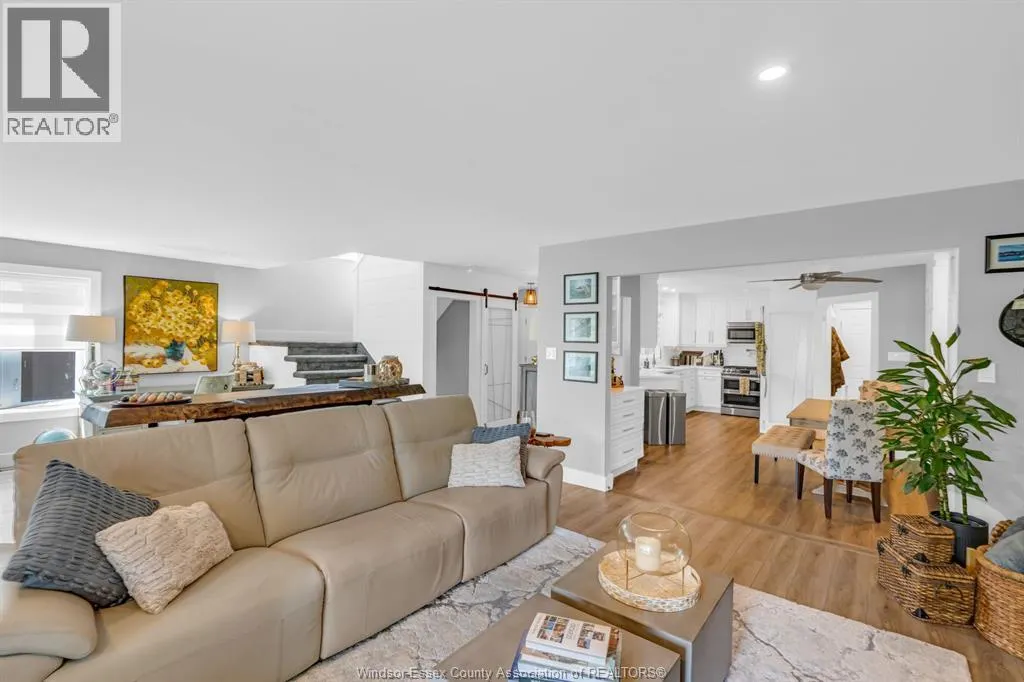 62 Fairway CRESCENT