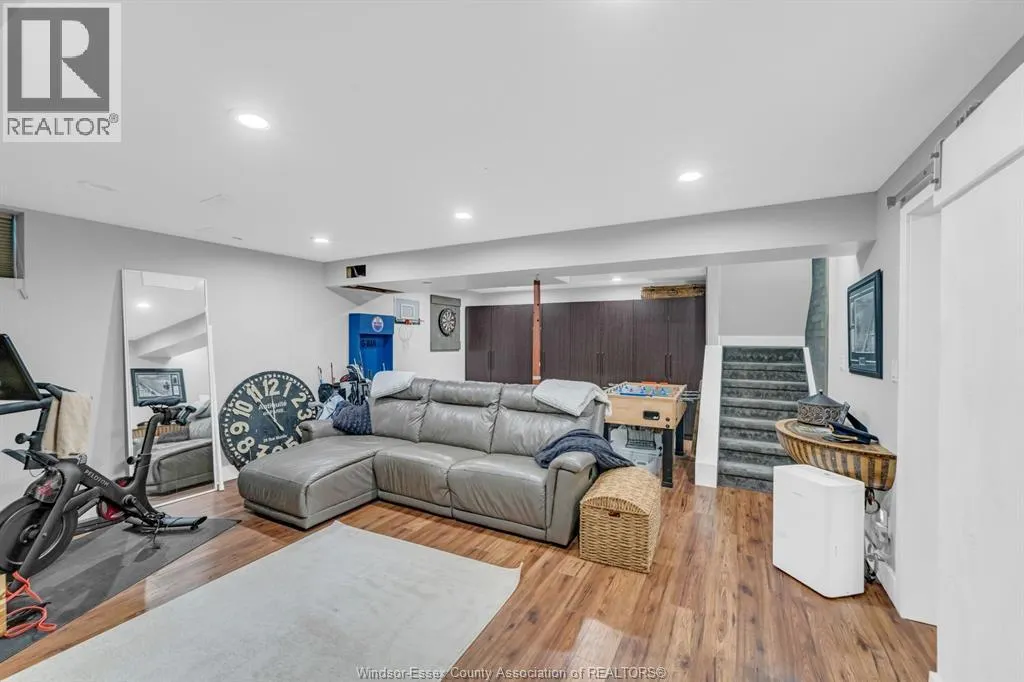 62 Fairway CRESCENT