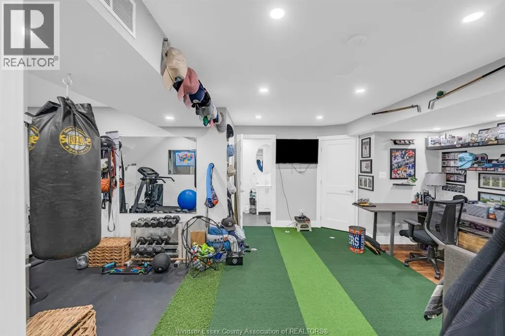 62 Fairway CRESCENT