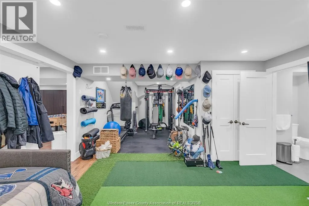 62 Fairway CRESCENT