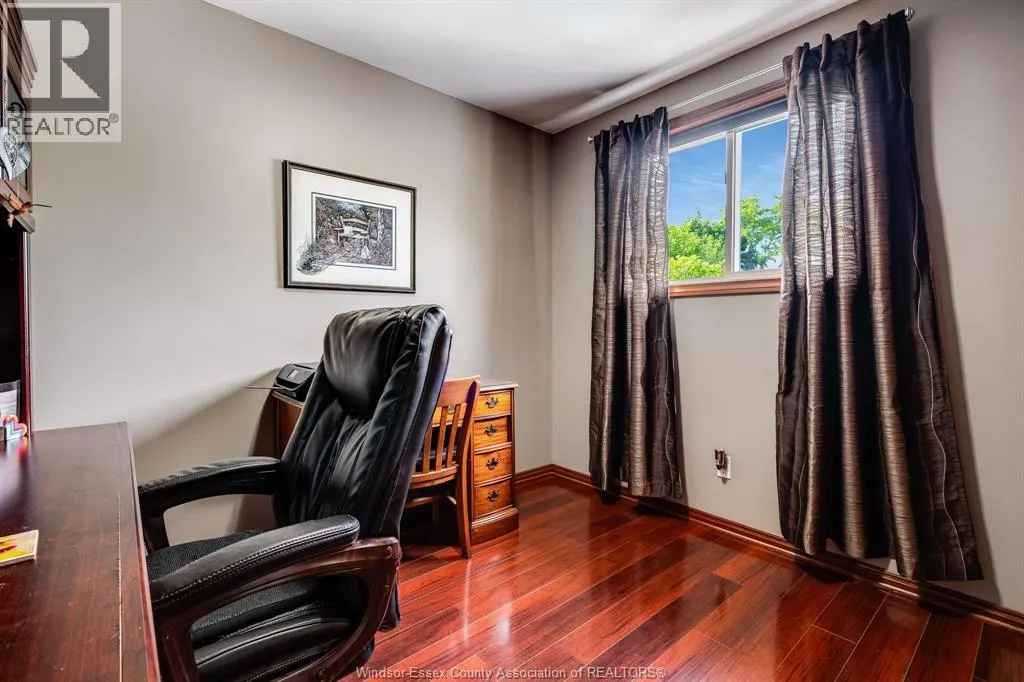 2677 Robert ROAD
