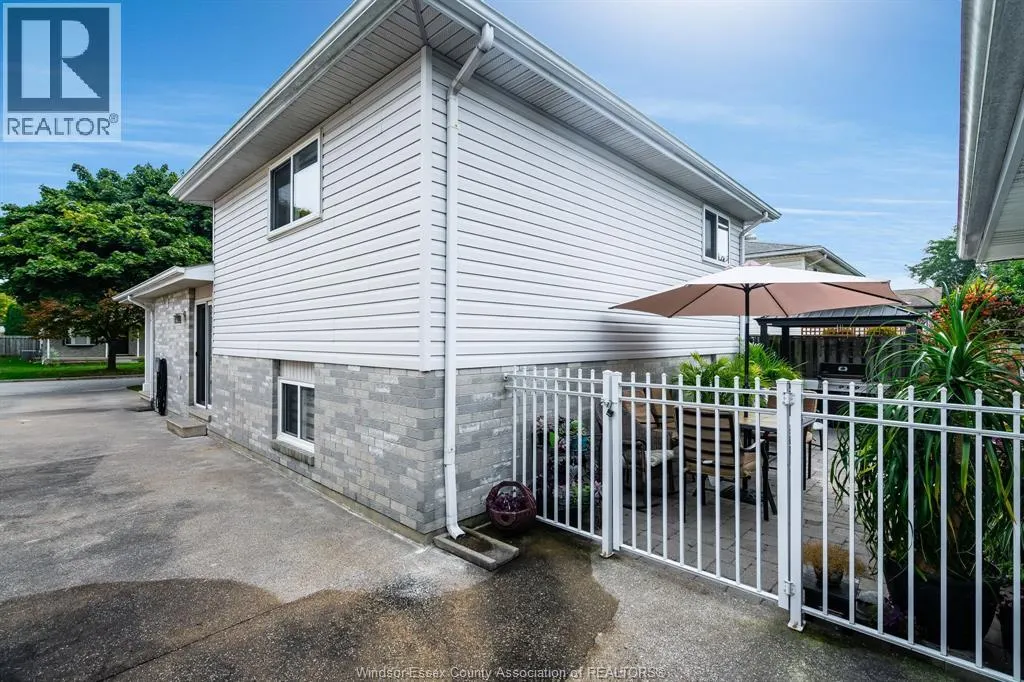 2677 Robert ROAD