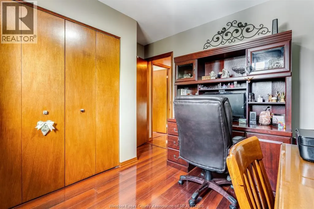 2677 Robert ROAD