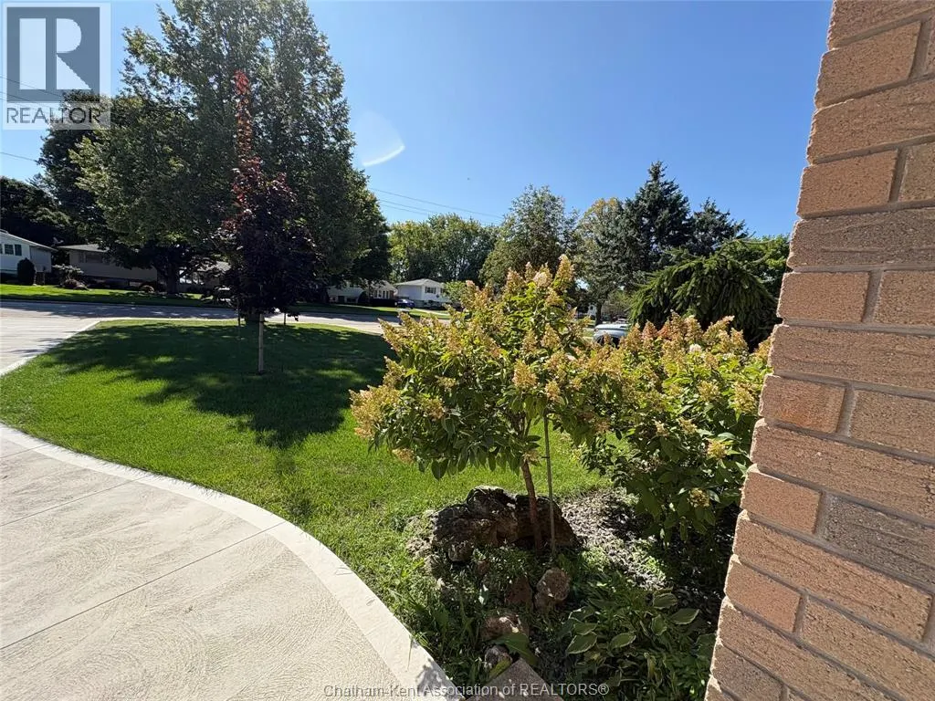 461 McNaughton AVENUE West