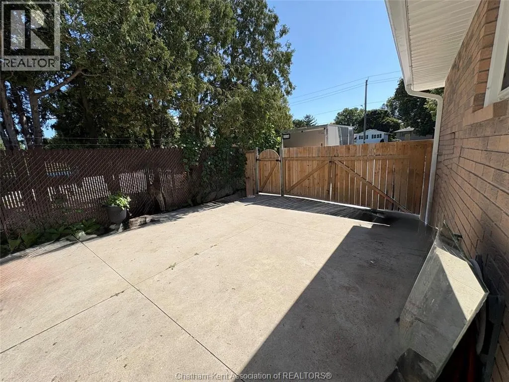 461 McNaughton AVENUE West