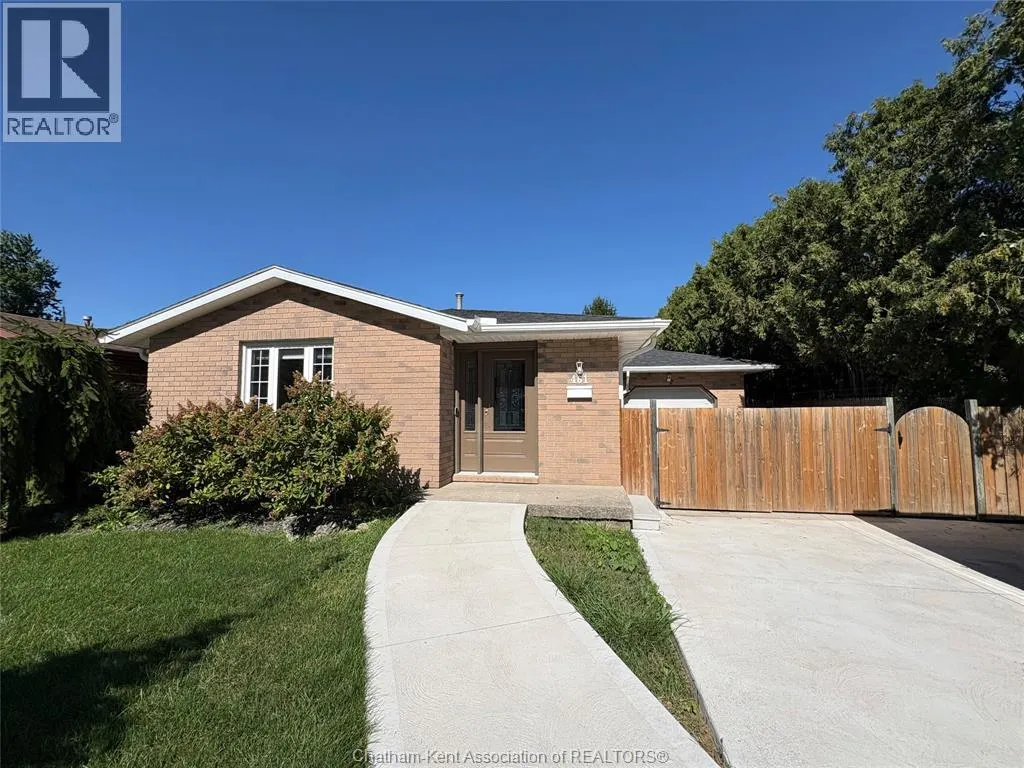 461 McNaughton AVENUE West