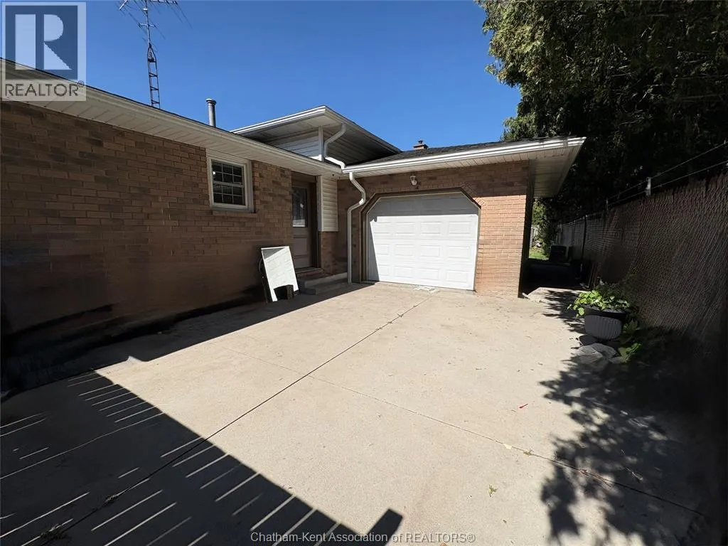 461 McNaughton AVENUE West