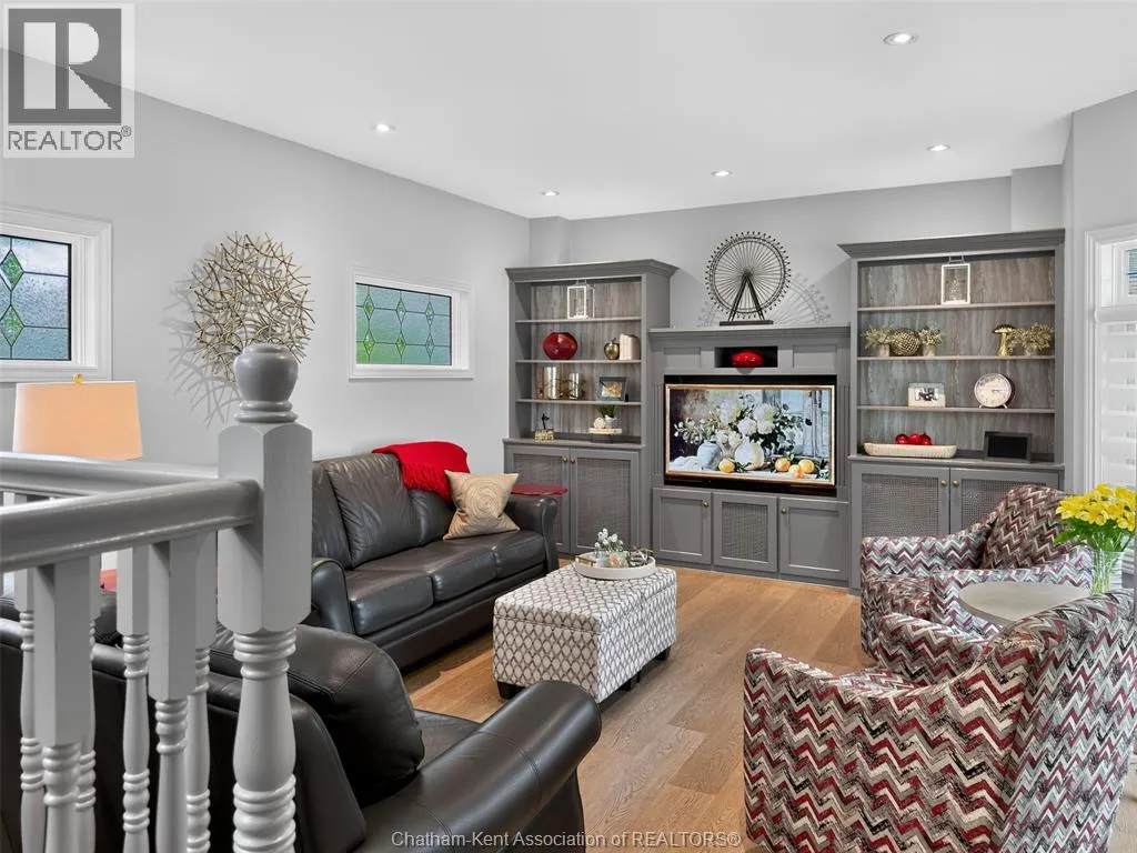 15 Ellwood AVENUE