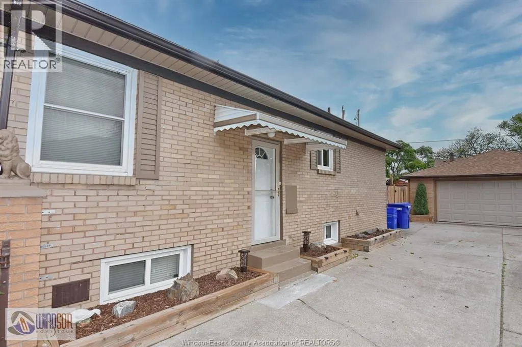 1534 PILLETTE ROAD