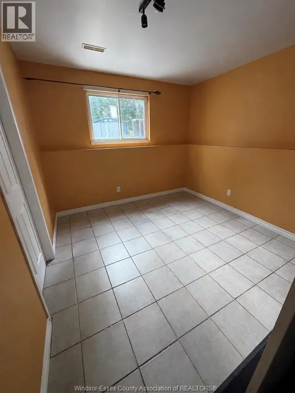 5 ALLEN COURT