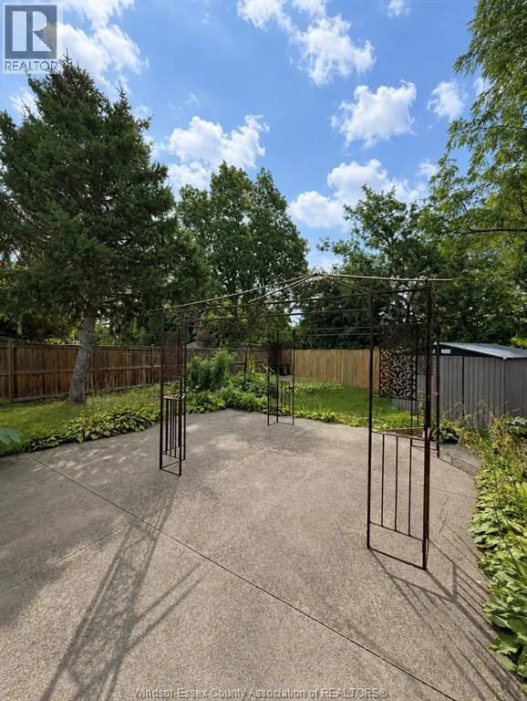5 ALLEN COURT