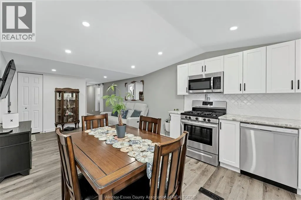 3 ROBIN CRESCENT
