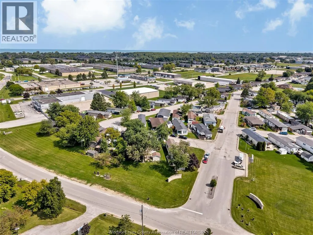3 ROBIN CRESCENT