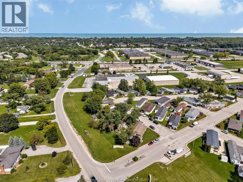 3 ROBIN CRESCENT