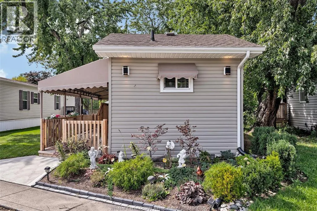 3 ROBIN CRESCENT