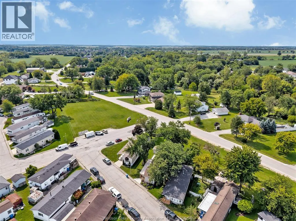 3 ROBIN CRESCENT