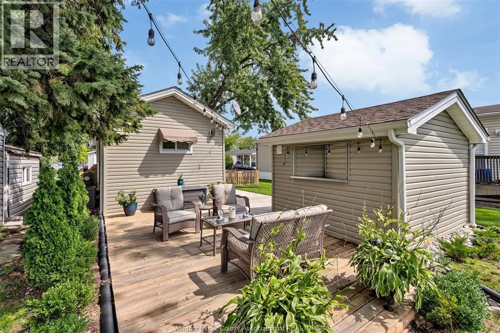3 ROBIN CRESCENT