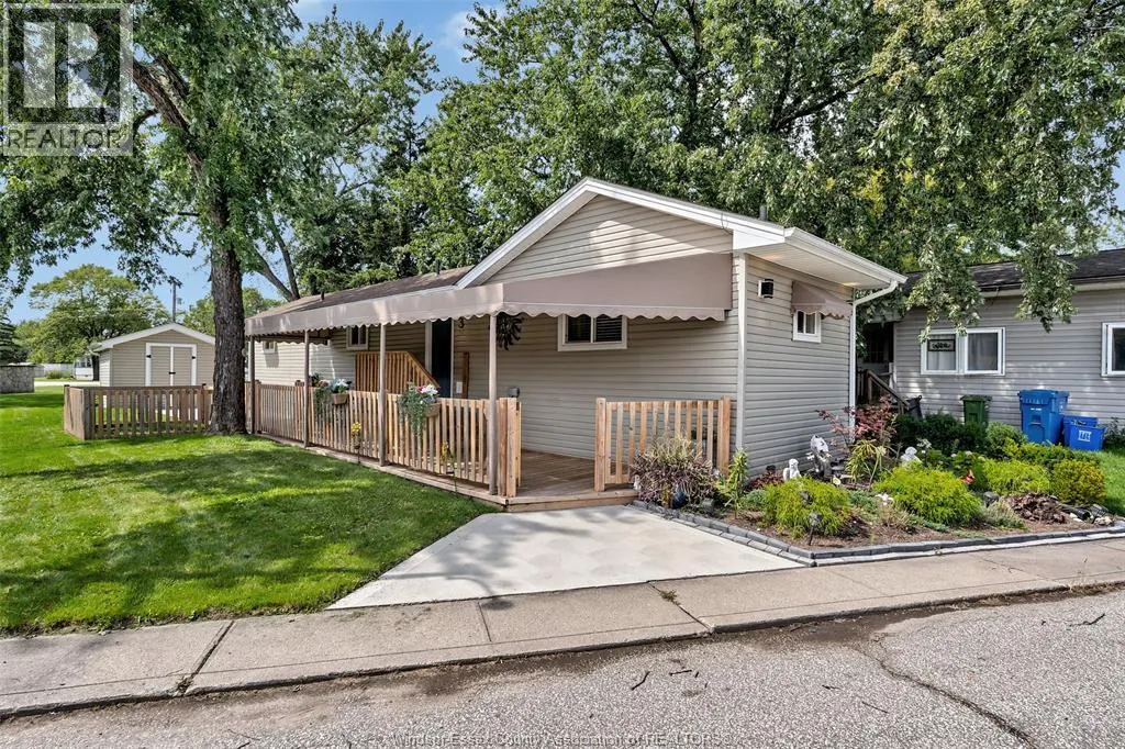 3 ROBIN CRESCENT