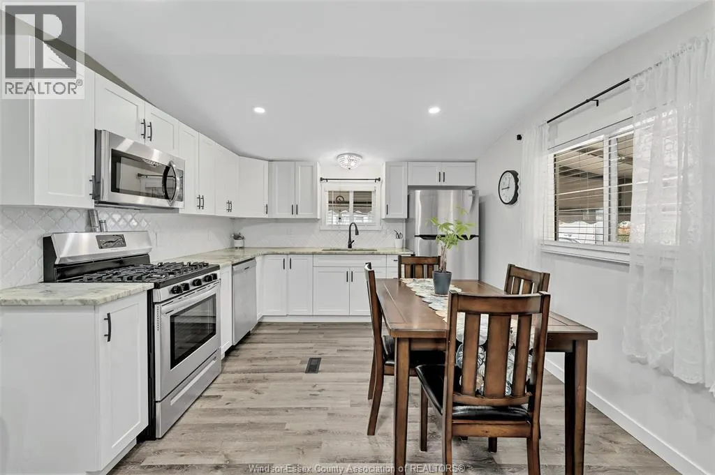 3 ROBIN CRESCENT
