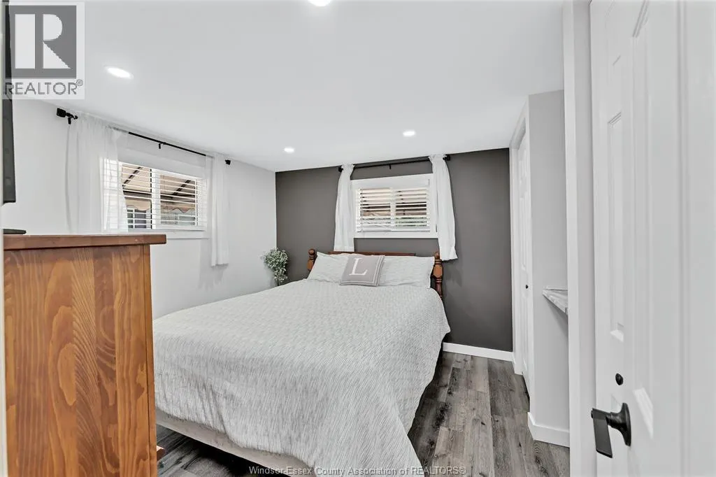 3 ROBIN CRESCENT