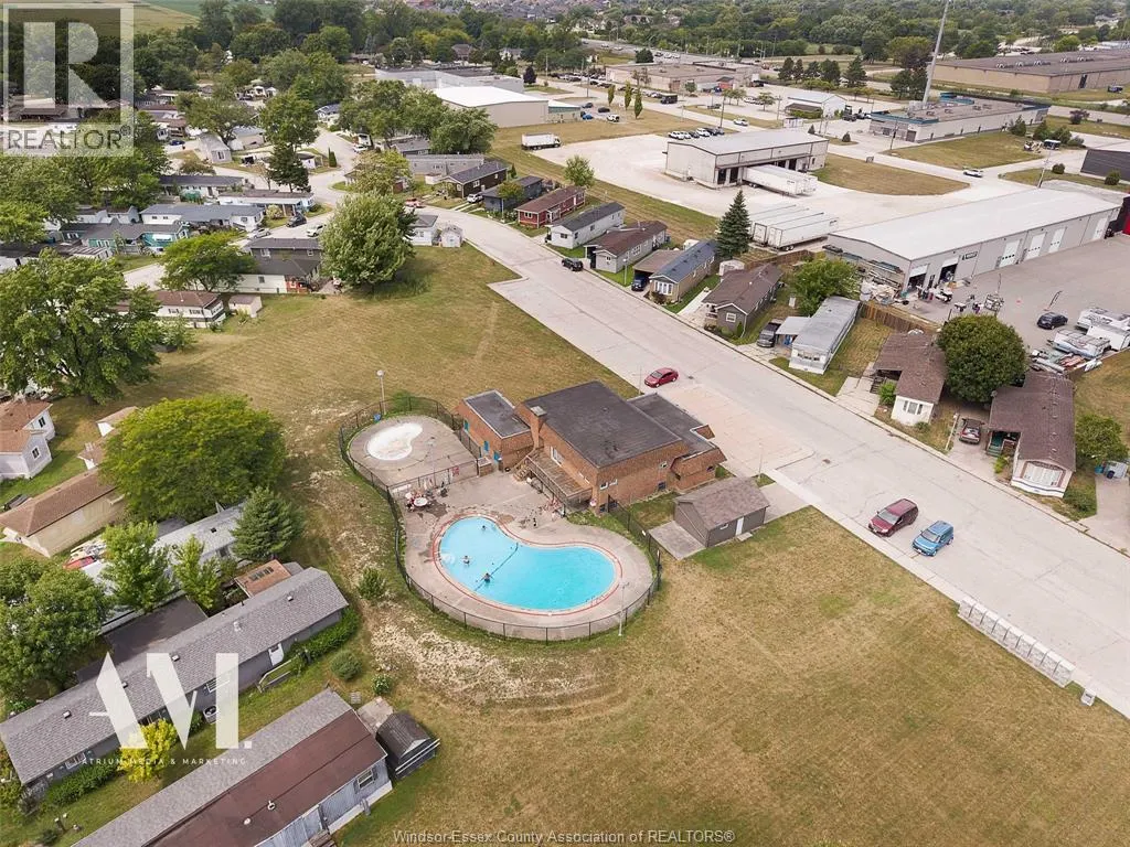 3 ROBIN CRESCENT