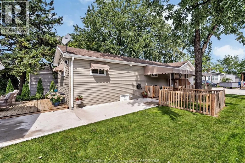 3 ROBIN CRESCENT